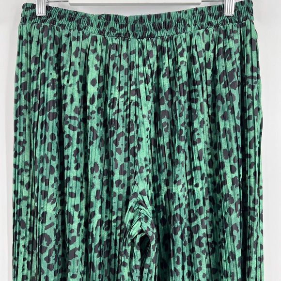 Dressed In Lala Total Knock Out Pleated Boxer Pants Emerald Leopard Size Large - Picture 7 of 10